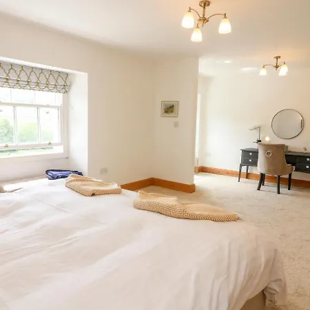 Hollins Holiday home *